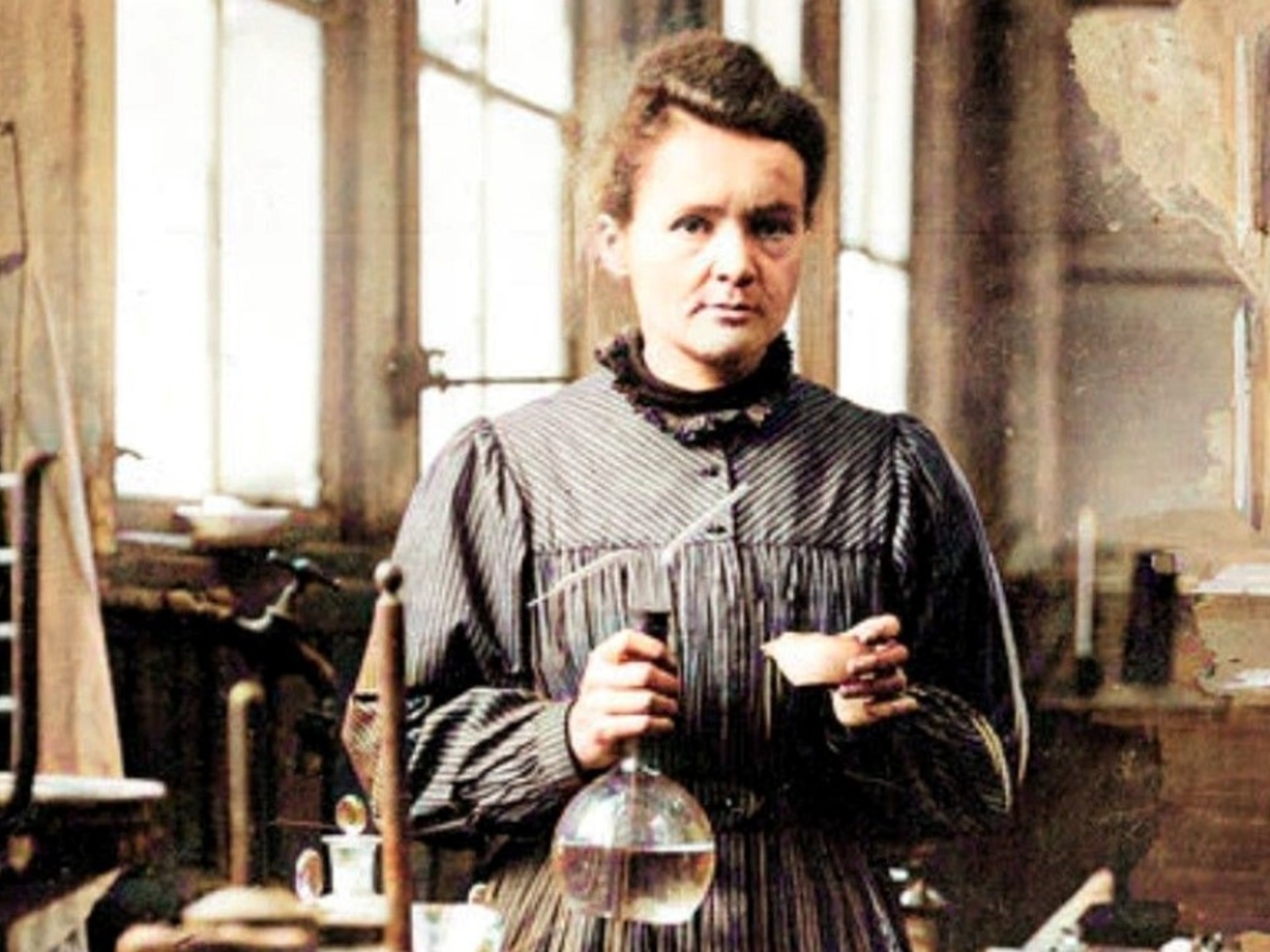 La primera persona en obtener 2 Premios Nobel en distintas materias: En 1903 ganó el premio en Física, y el de Química el año 1911